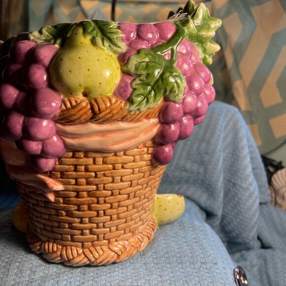 HERITAGE MINT LTD COLLECTIBLE CERAMIC FRUIT ARRANGMENT - Picture 2 of 4